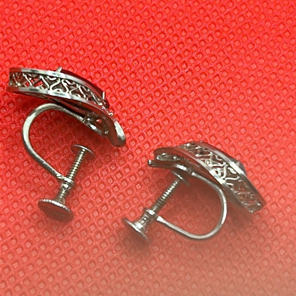 Titan Vintage Silver/Hematite (screw back) Earrings - Picture 7 of 11